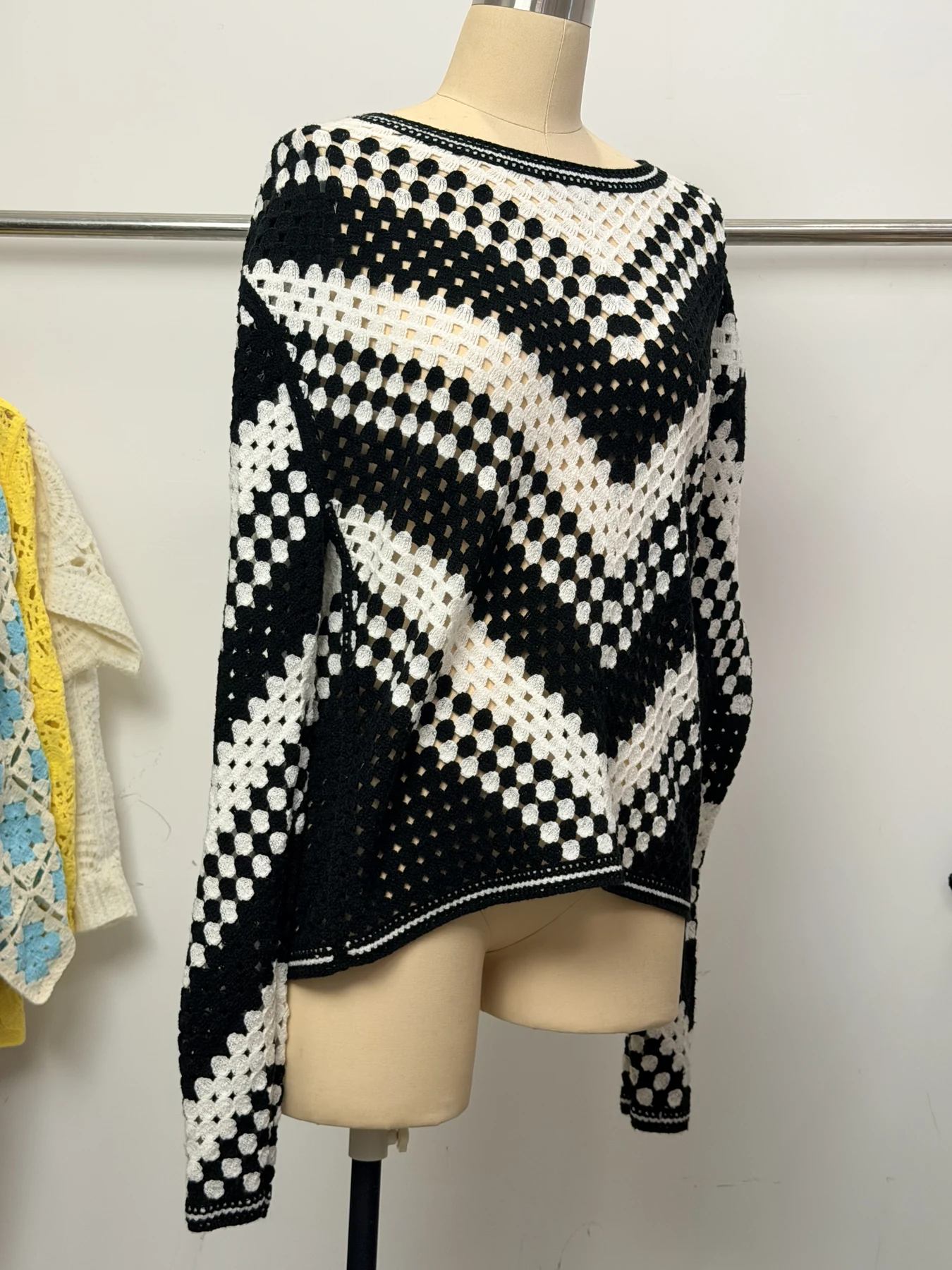 Wholesale Black Ivory Chevron Crochet-Look Poncho Sweater for OEM and private label production 4