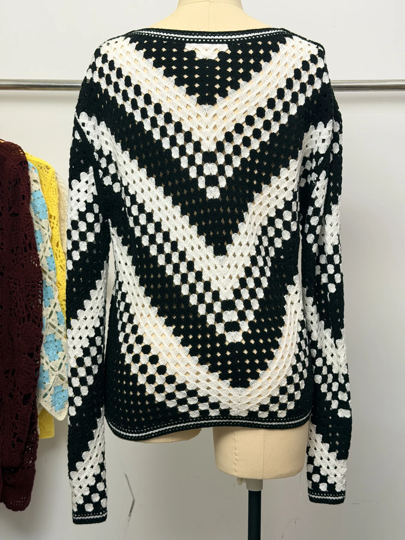 Wholesale Black Ivory Chevron Crochet-Look Poncho Sweater for OEM and private label production 5