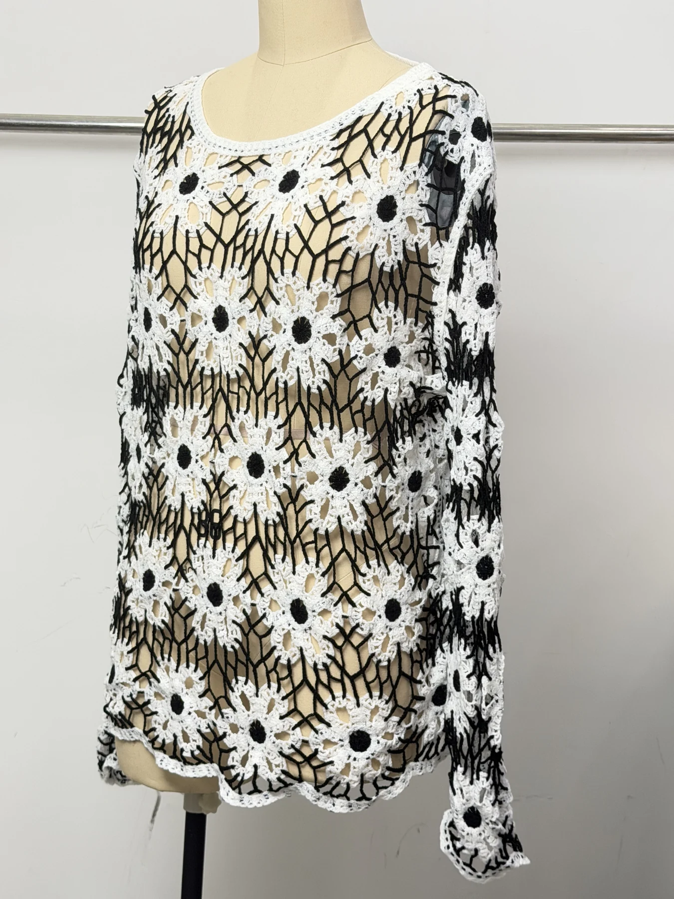Wholesale Black Ivory Daisy Crochet-Look Pullover for OEM and private label production 2