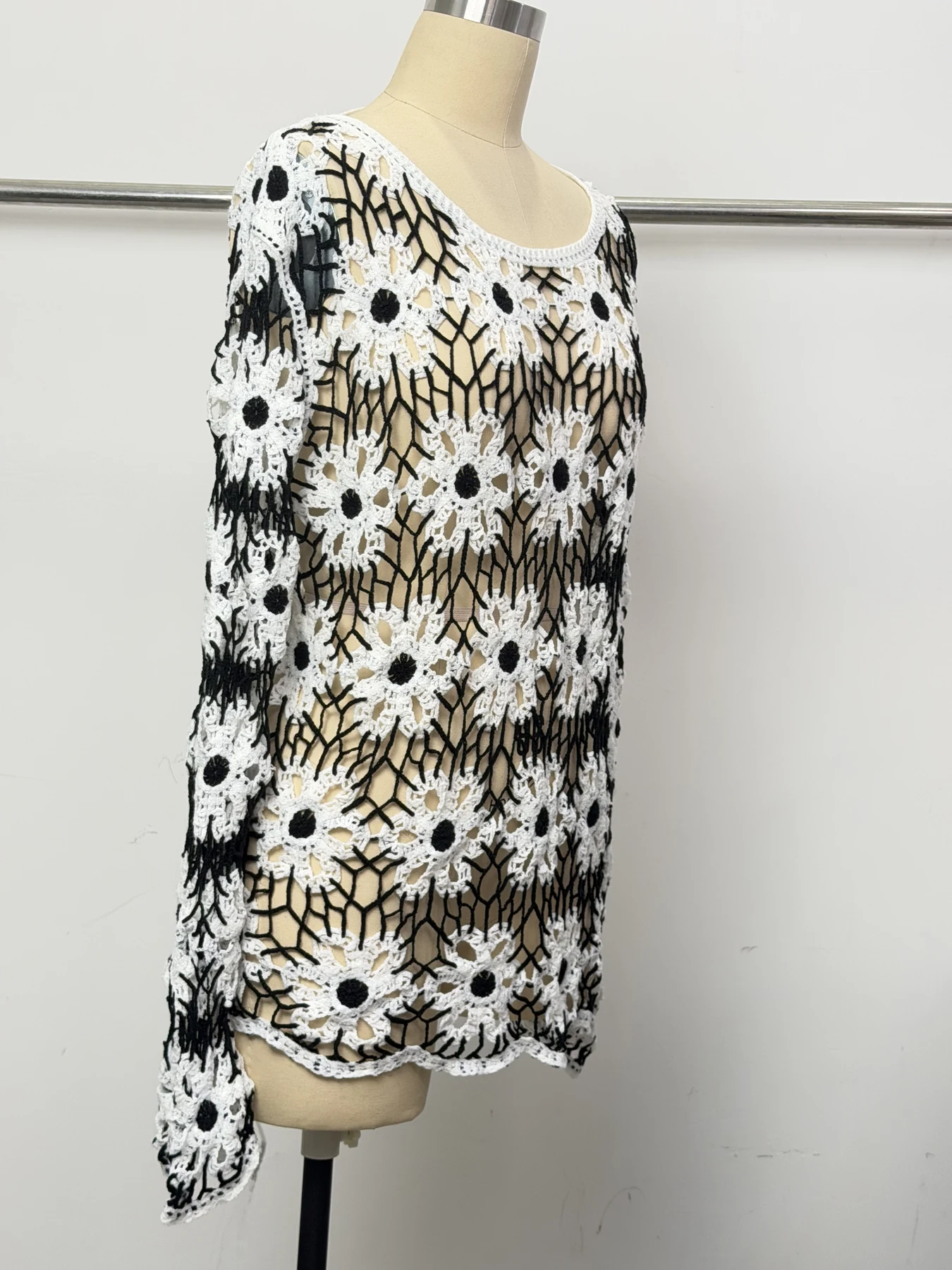 Wholesale Black Ivory Daisy Crochet-Look Pullover for OEM and private label production 3