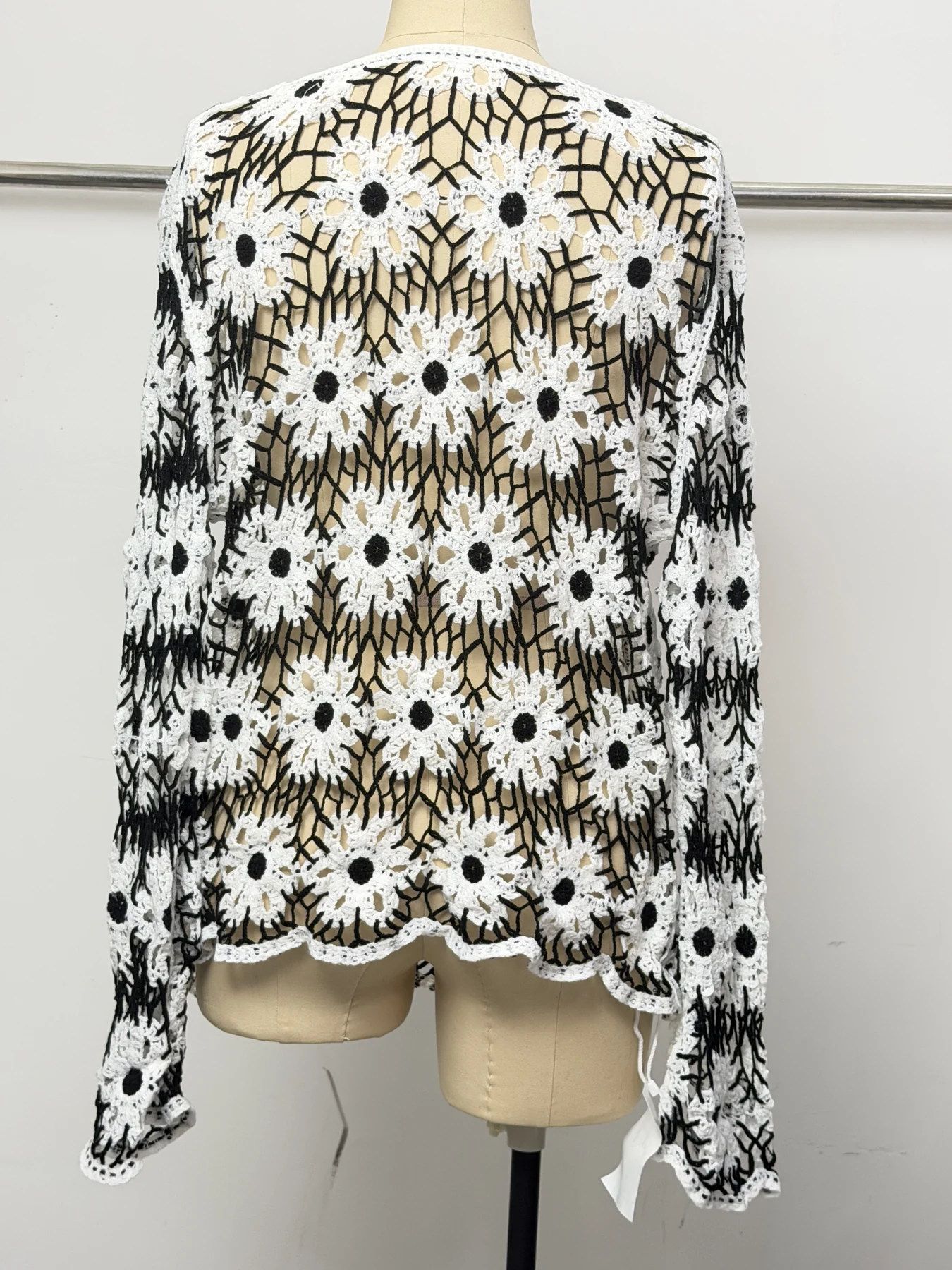 Wholesale Black Ivory Daisy Crochet-Look Pullover for OEM and private label production 4