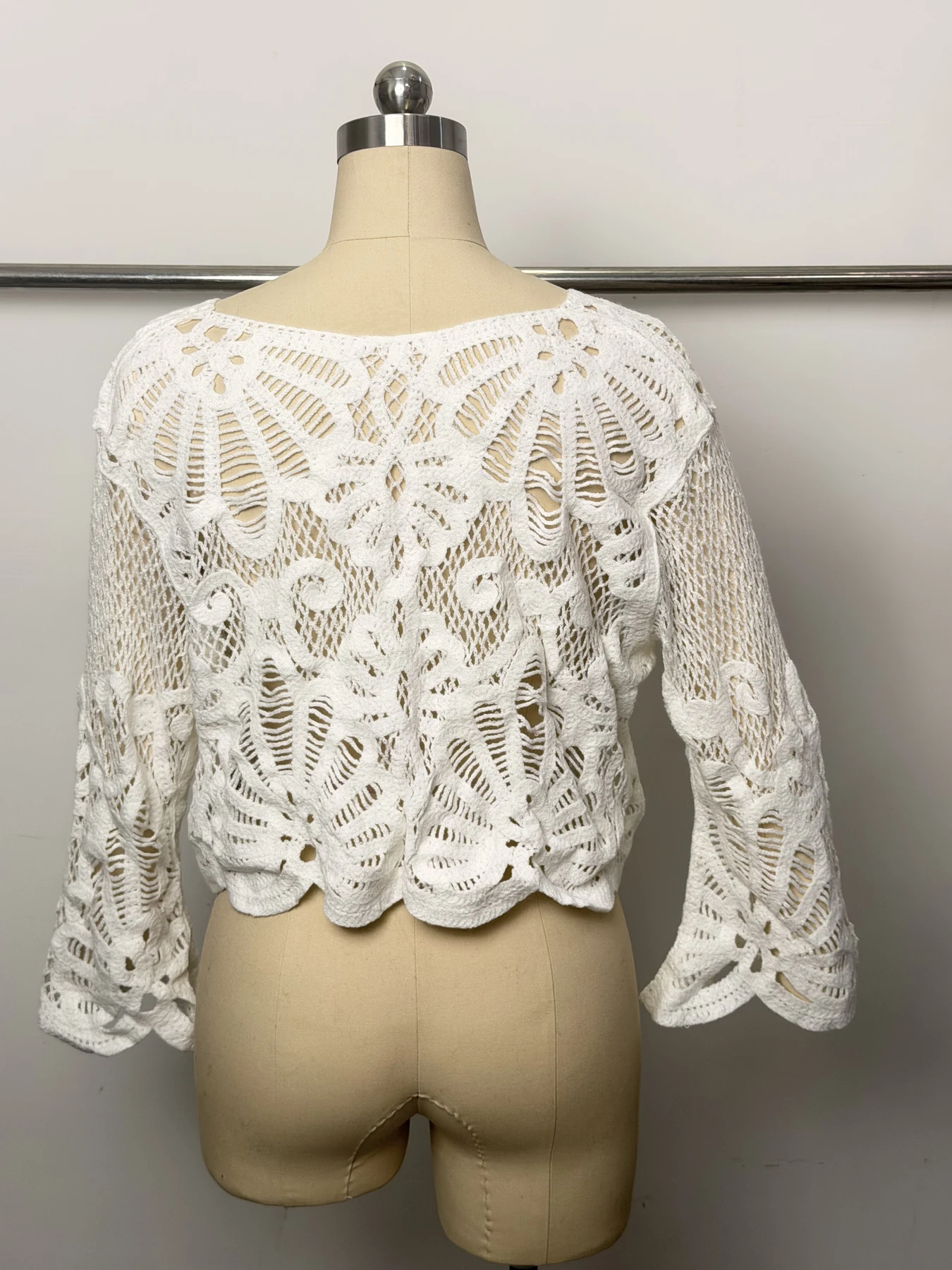 Wholesale Ivory Floral Tie-Front Crochet-Look Blouse for OEM and private label production 4