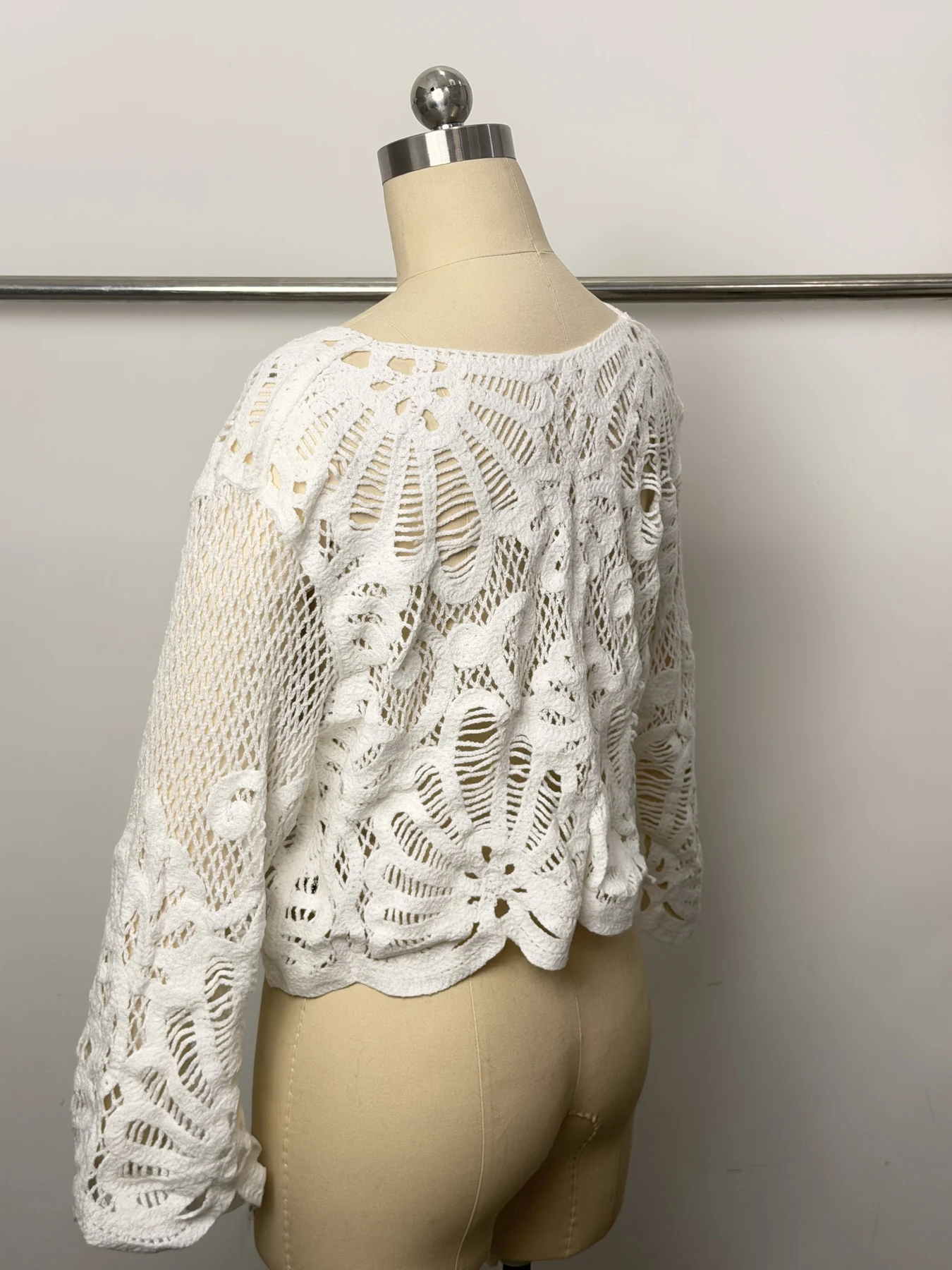 Wholesale Ivory Floral Tie-Front Crochet-Look Blouse for OEM and private label production 5